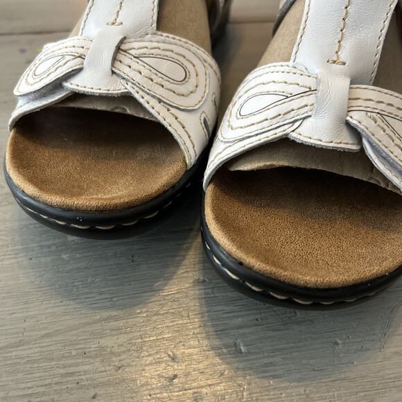 Clarks White Lexi Open Toe Stitched Bow Leather Sandal Sz 9.5 - Picture 7 of 9